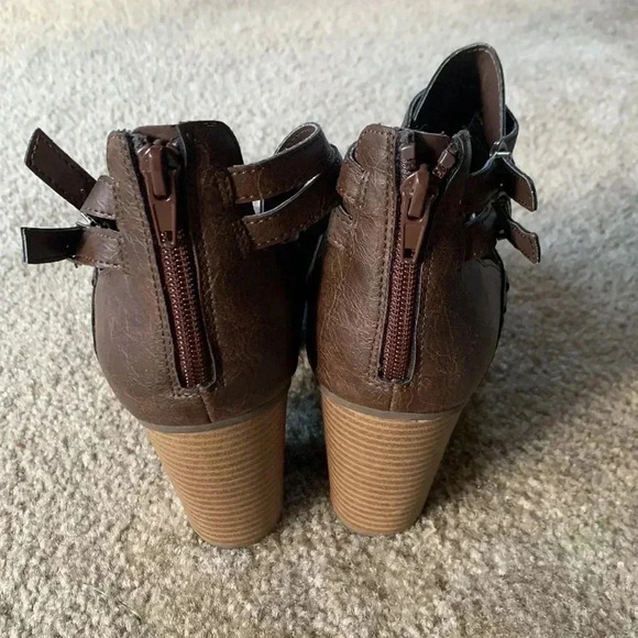 CloudWalkers by Avenue Kiera Brown Perp Toe Booties Size 8.5 - Picture 4 of 6